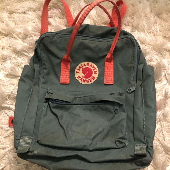 classic fjallraven kanken bag